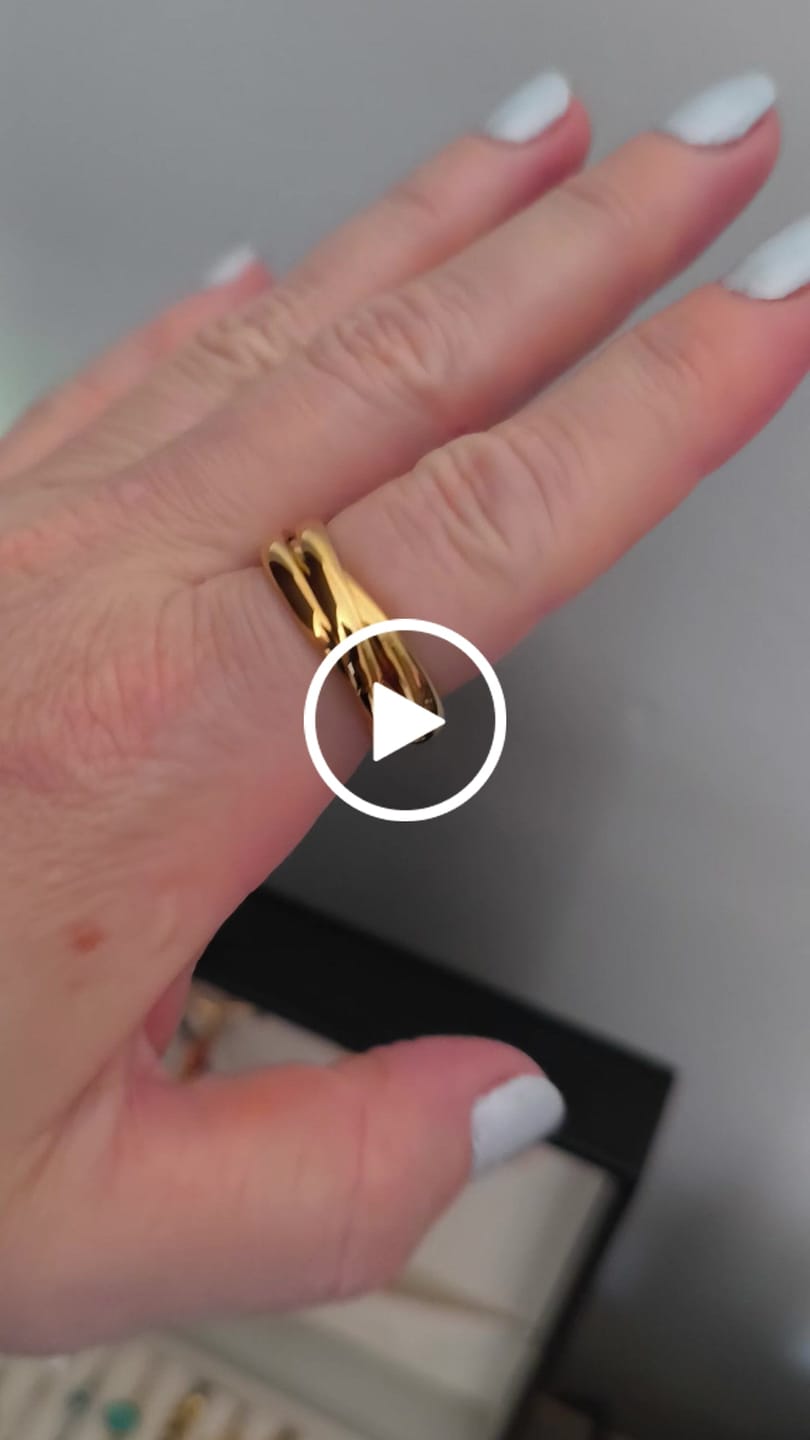 Customer video review of Anel Trindade Banhado em Ouro 18K