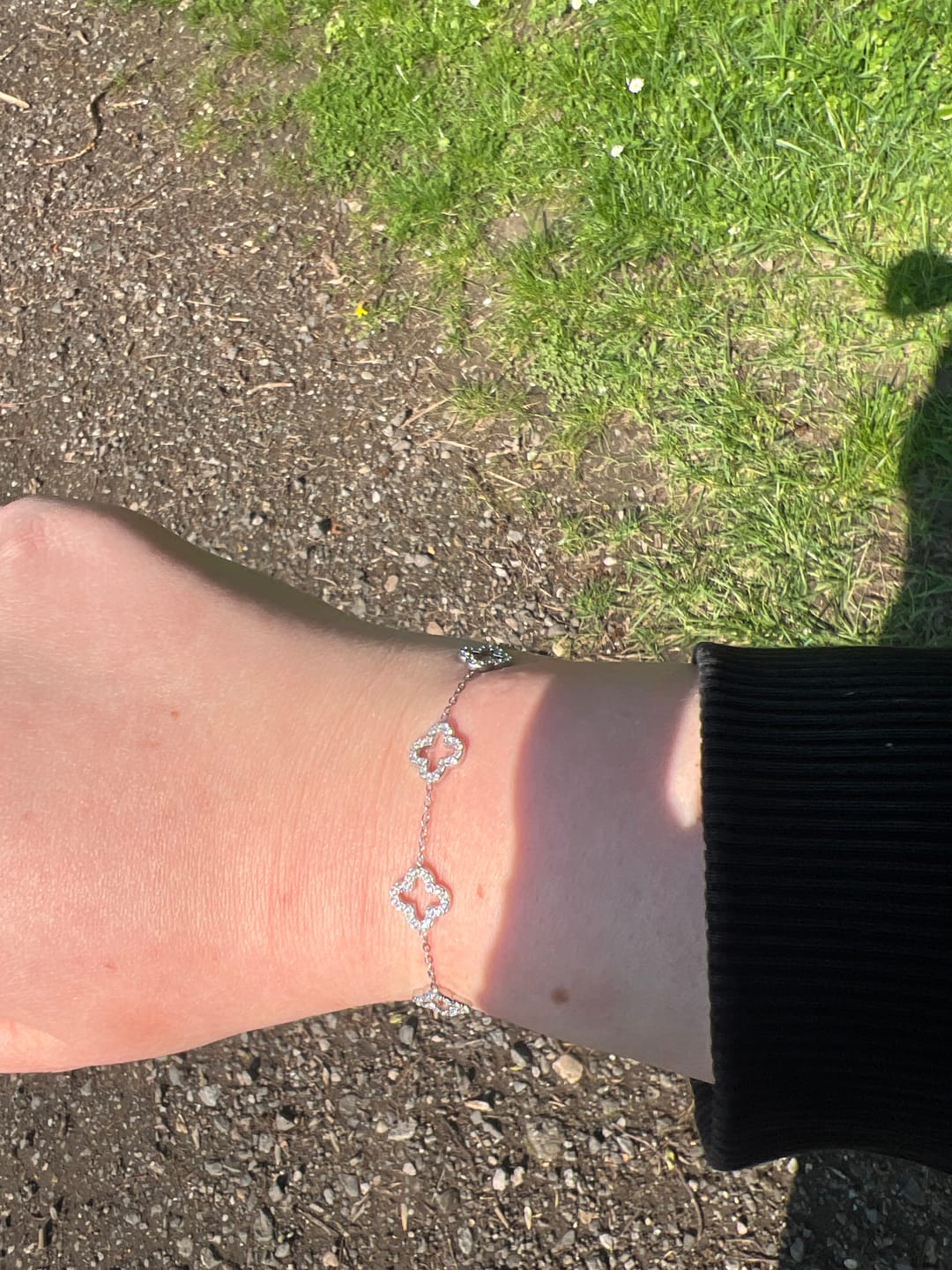Customer photo review of Spring Lucky Leaf Armband 14K Vergoldet