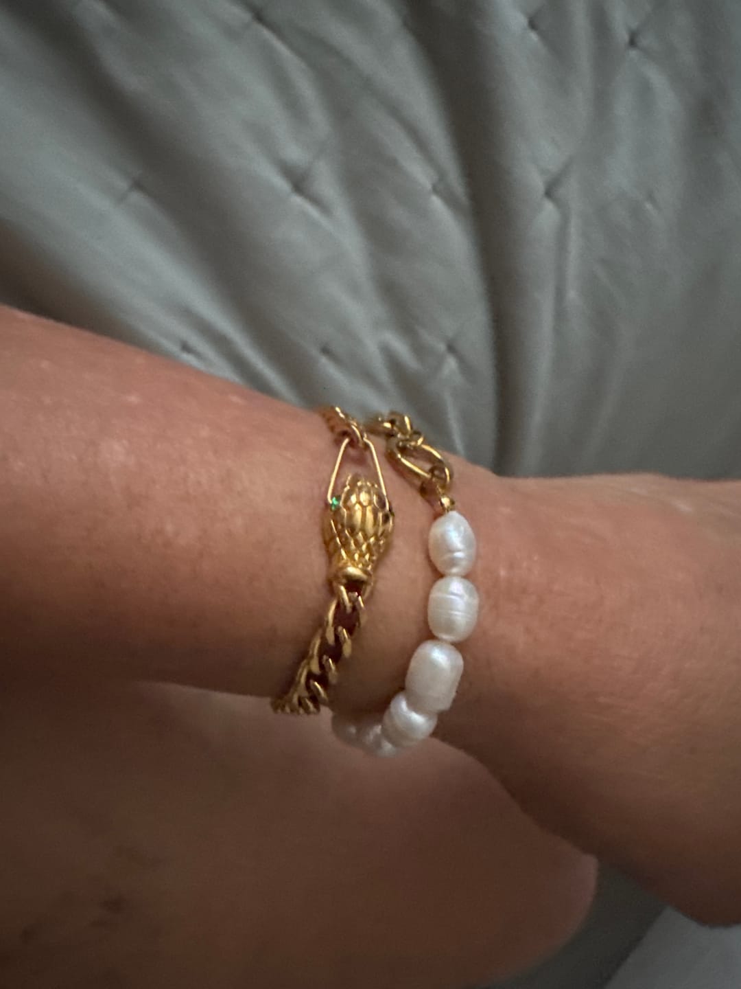 Customer photo review of Colar Choker Serpente Banhado em Ouro 18K