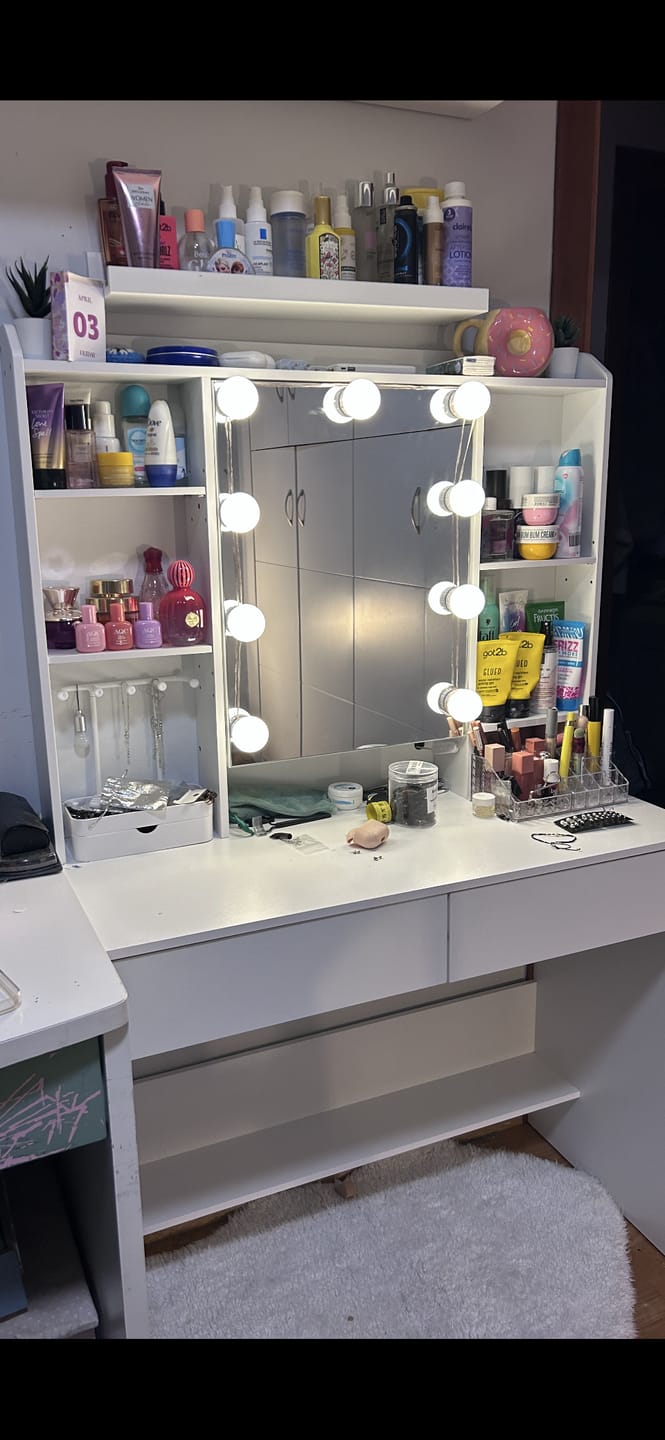 Customer photo review of Τραπέζι Μπουντουάρ Μακιγιάζ Tουαλέτας Κρεβατοκάμαρας Καθρέφτης Με Ντουλάπι Λευκό με Φωτισμό LED Ρυθμιζόμενη Φωτεινότητα RD-T126W01