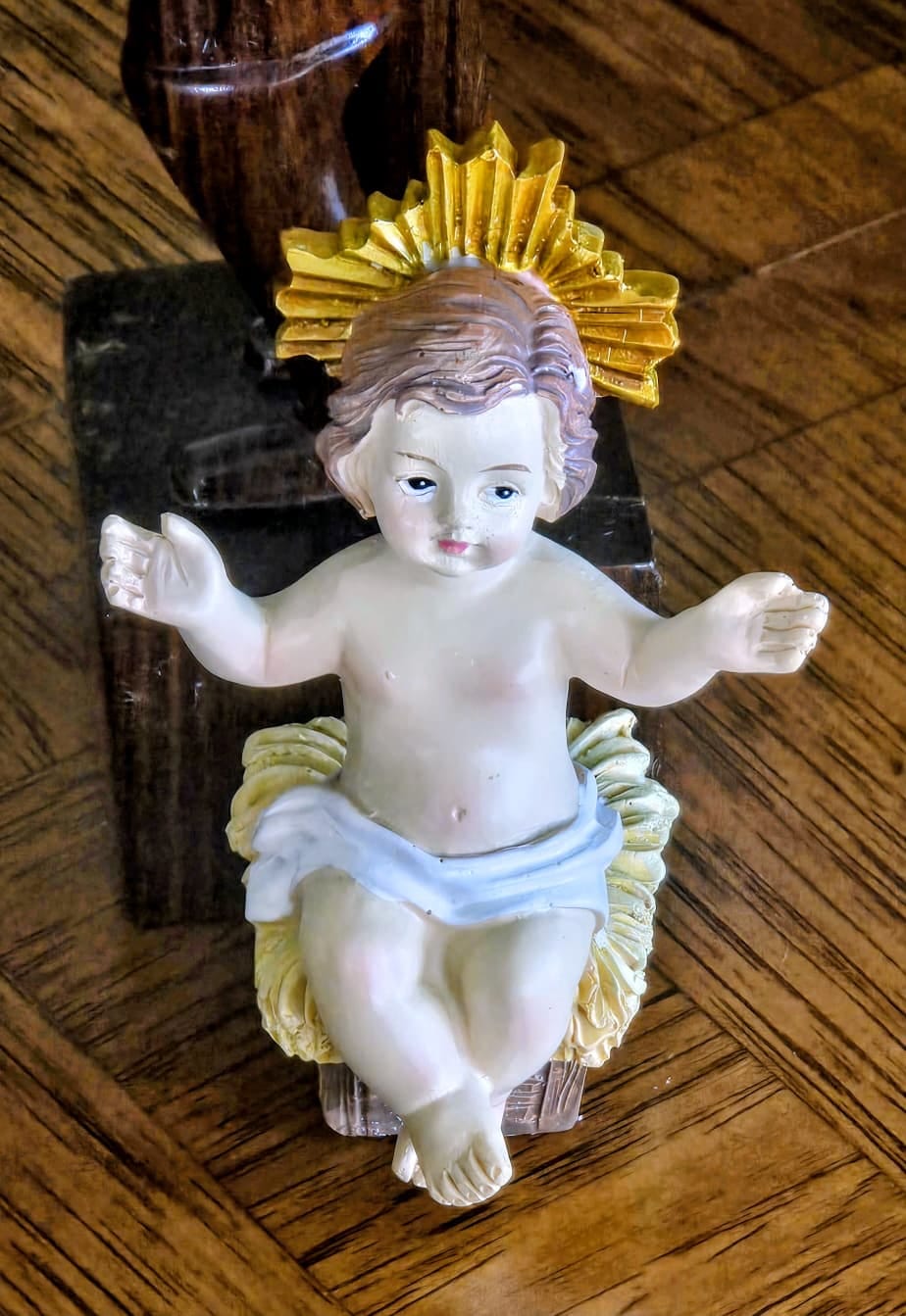 Customer photo review of Christianartworkshop Lifelike Infant Jesus Manger Figurine Collection: A Symbol of the Sacred Miracle of Birth