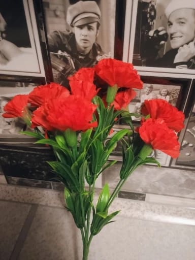 Customer photo review of Artificial Red Geranium & Azalea Flower Bush – UV Resistant Silk Faux Outdoor Plants for Garden, Home Decor, Wedding & Event Decoration