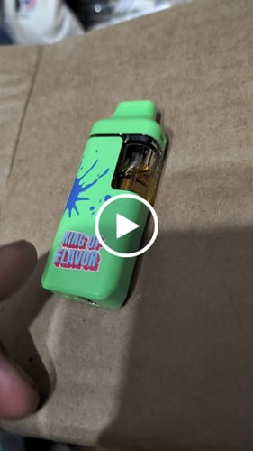 Customer video review of BLUE RASPBERRY 1.5ML VAPE