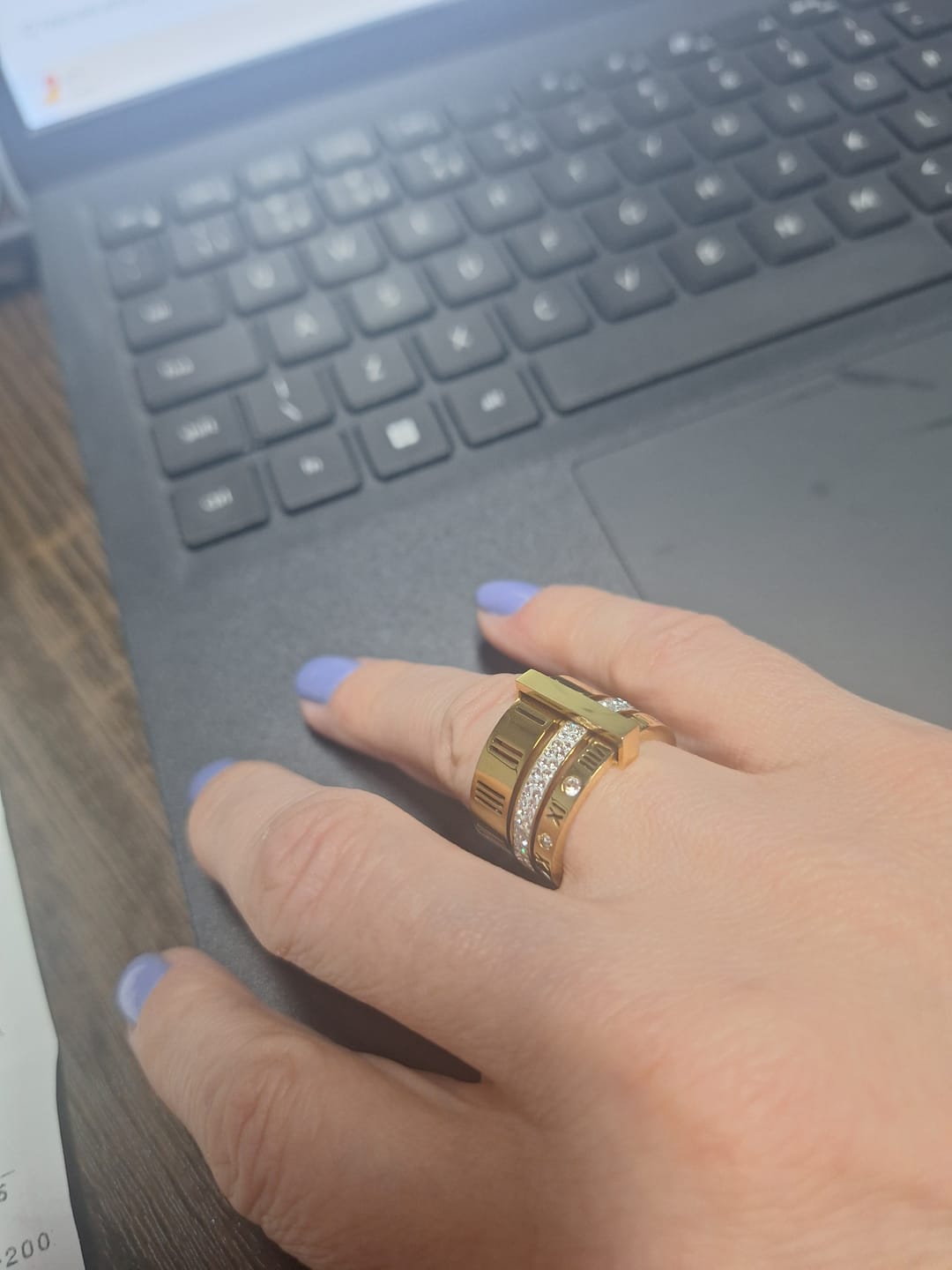 Customer photo review of Anel Aro Triplo Algarismo Romano Banhado em Ouro 18K