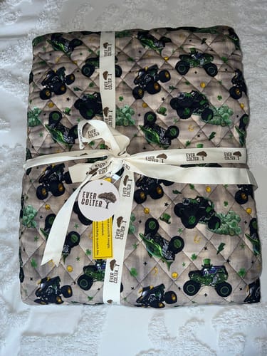 Customer photo review of Clover Crusher Bamboo Quilted Blanket