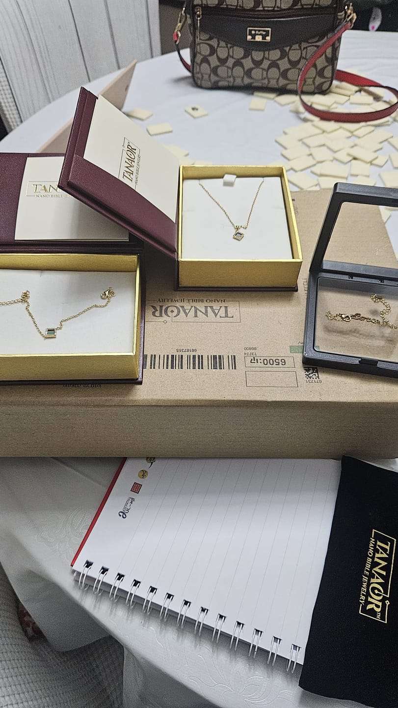 Customer photo review of אריזת מתנה בצורת ספר תנ"ך X2