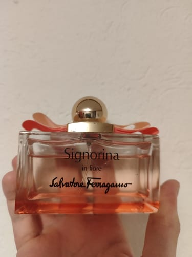 Customer photo review of Perfume Salvatore Ferragamo Signorina in Fiore 100ml EDT