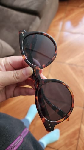 Reseña con foto de un cliente sobre Lentes De Sol Redondos Woman