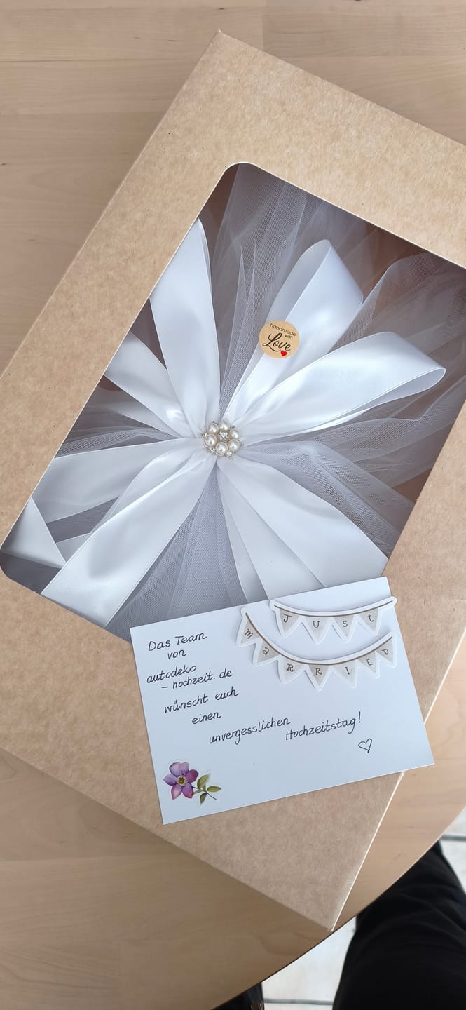 Customer photo review of Autoschmuck Hochzeit Blumendeko Motorhaube - SOLENA