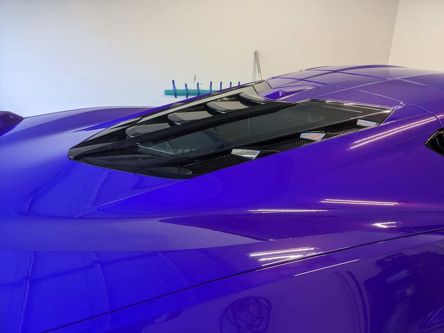 Customer photo review of Corvette C8 | ZR1 Style CARBON FLASH Rear Window Vent Louver Cover