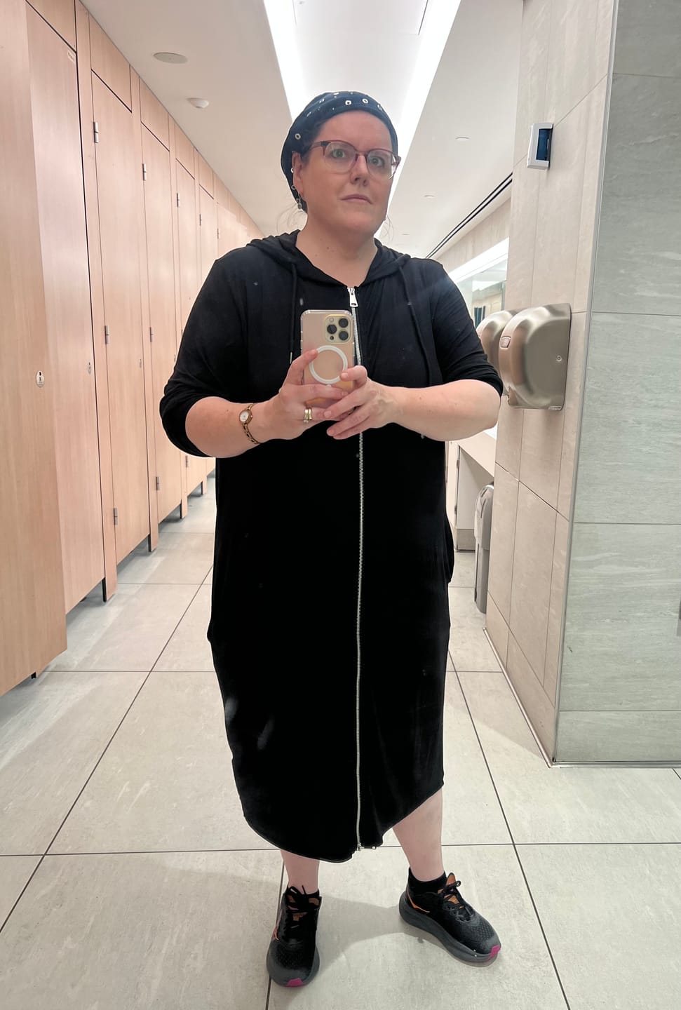 Customer photo review of MODAL SUMMER HOODIE ZIP UP (BLACK)