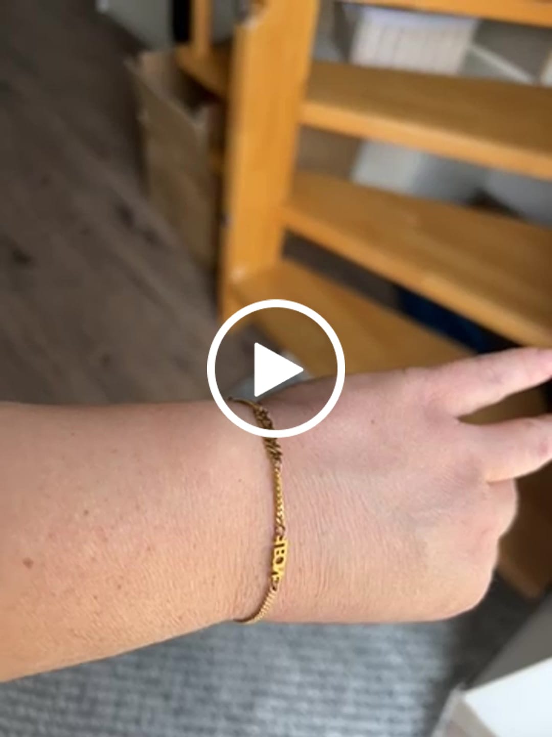 Customer video review of Personalisiertes Namensarmband