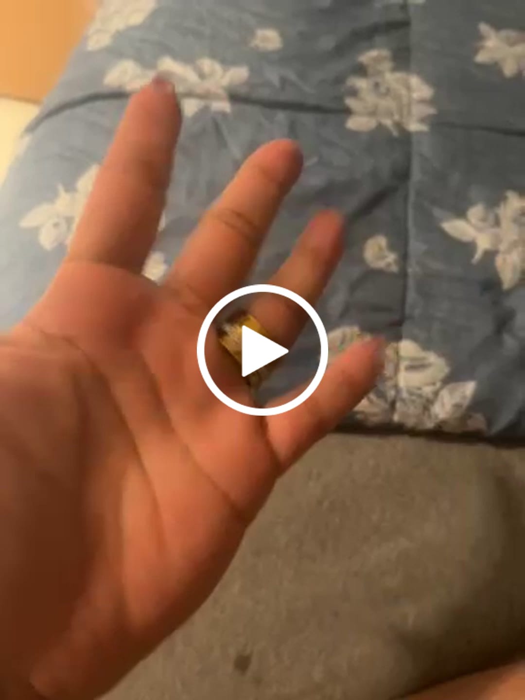 Customer video review of Anel Aro Triplo Algarismo Romano Banhado em Ouro 18K