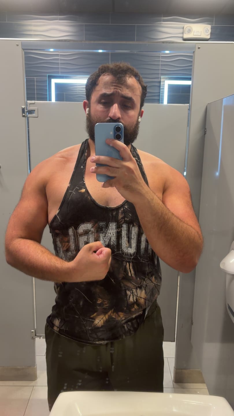 Customer photo review of 4213 - Gold's Iron Legacy Icon Tees