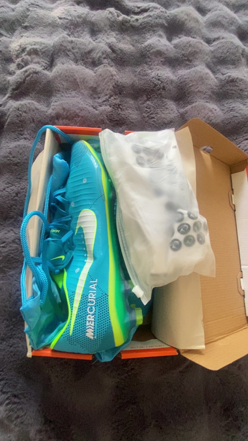Customer photo review of Mercurial Vapor 11 Elite FG Neymar - Bleu/Vert