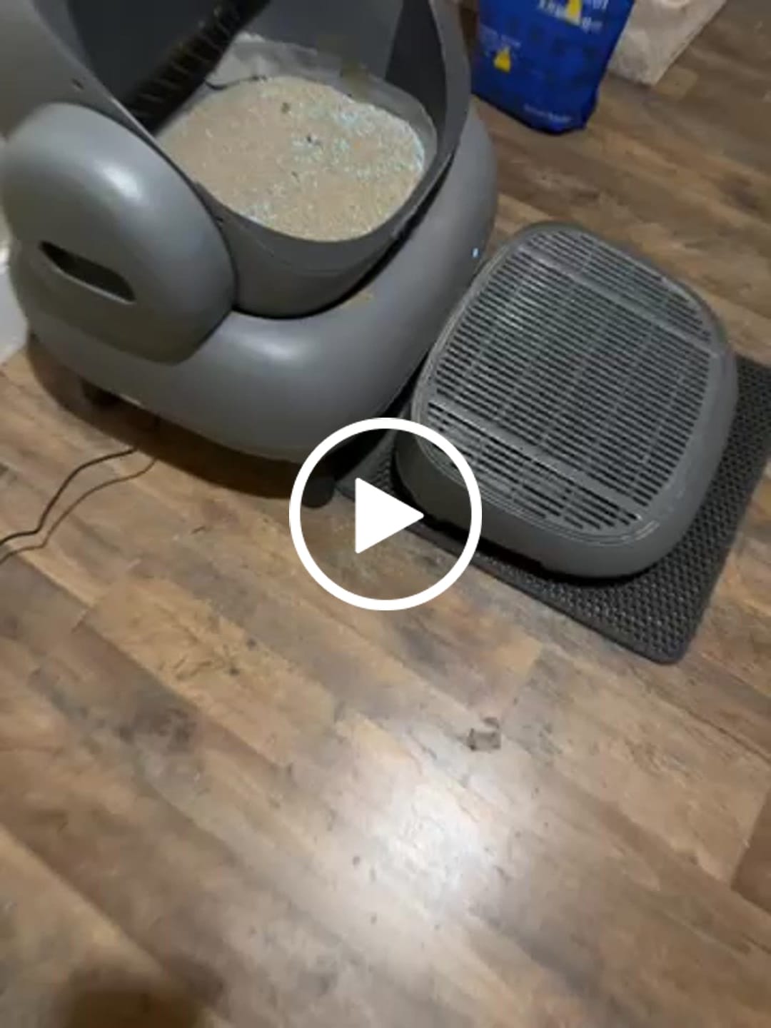 Customer video review of Neakasa Mineral Cat Litter 17.6lbs / 8kg