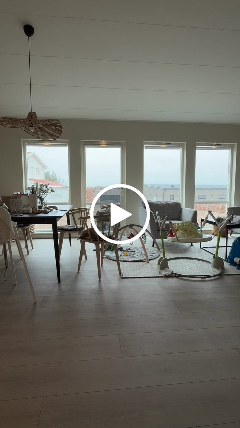 Customer video review of SmartWings Motorized Light Filtering Solar Shades 1%/3%/5% Openness Aventus