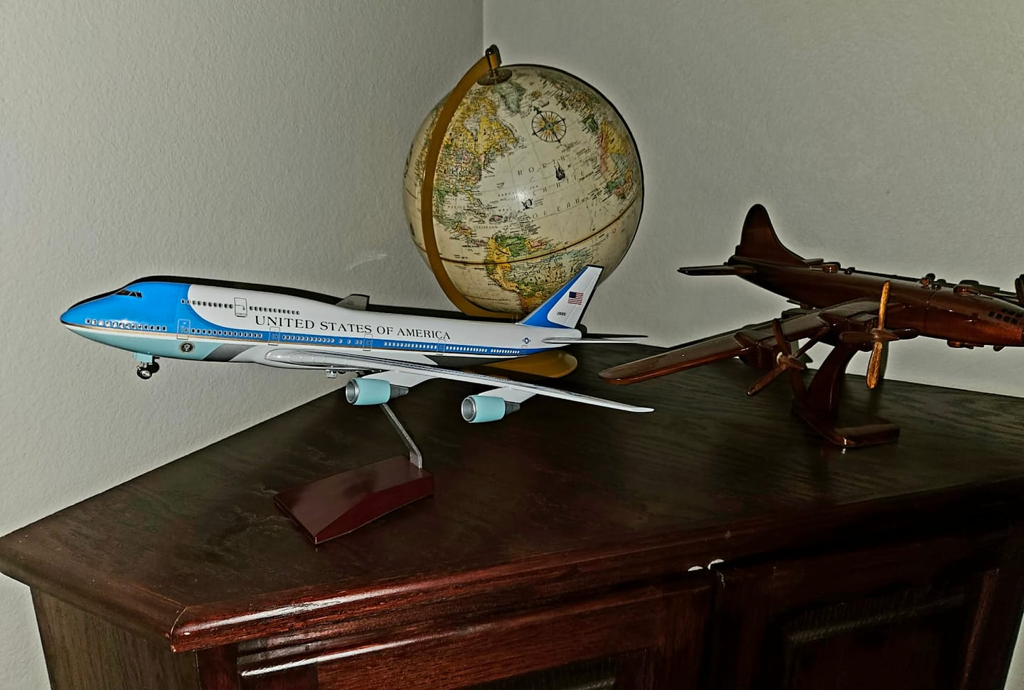 Customer photo review of Boeing 747 Air Force One 1:150 – 47 cm / 18.5 in – LED Lights