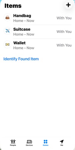Customer screenshot of the Find My app showing SPOTMINDERS cards set up to track their handbag, suitcase, and wallet.
