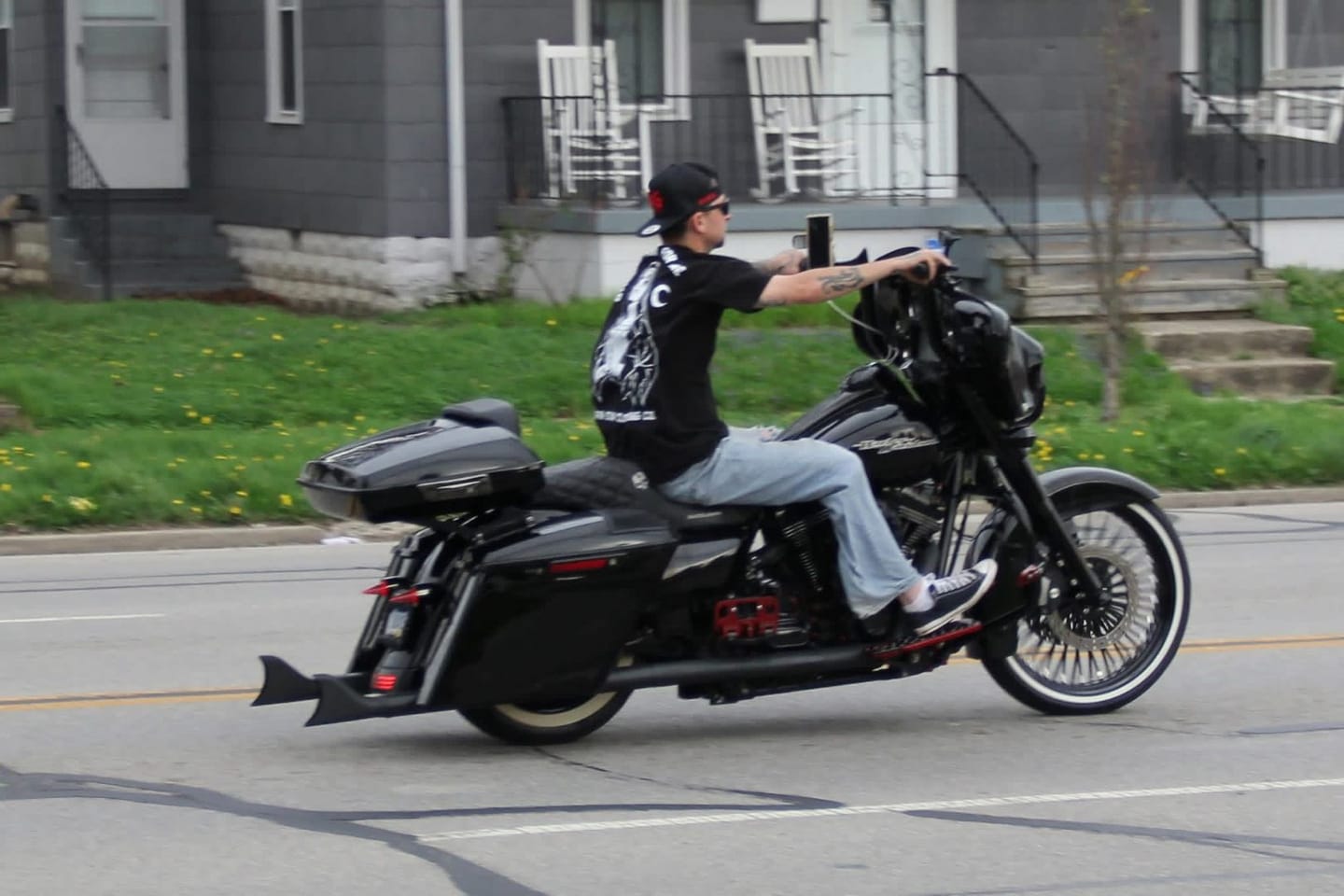 Customer photo review of HARLEY TOURING/TRIKE SHARKTAIL 2.5" SLIP-ONS *FITS 95-16 YEARS ONLY* (SPECIAL ORDER)