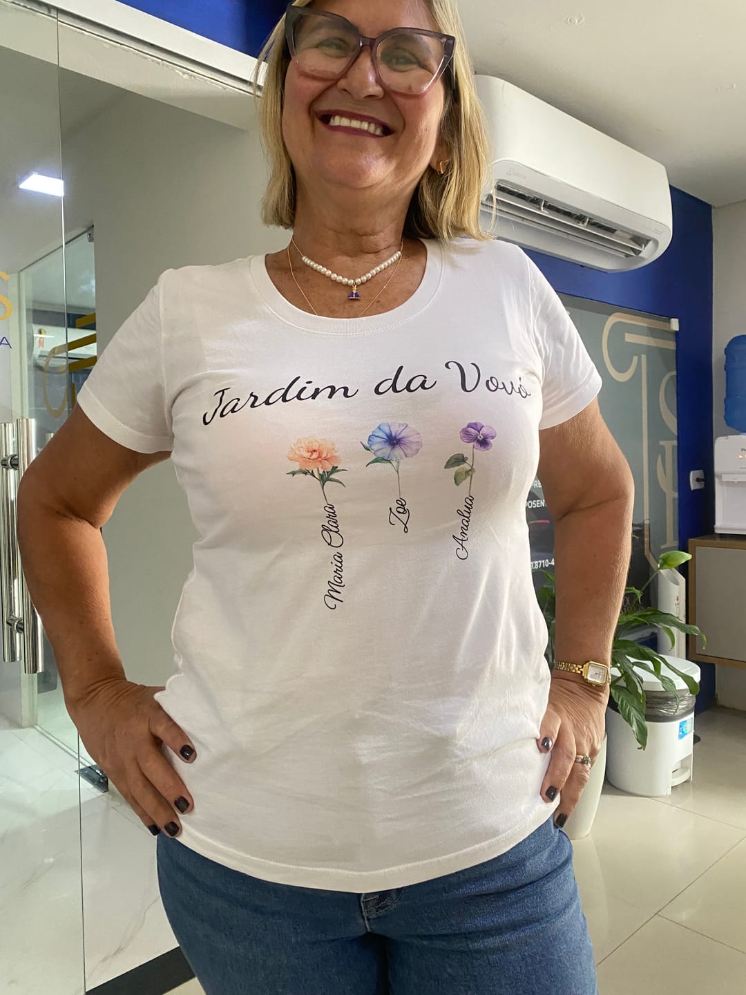 Customer photo review of Camiseta JARDIM DA VOVÓ - NOVAS FLORES  | Presente para Avó | Algodão 100%