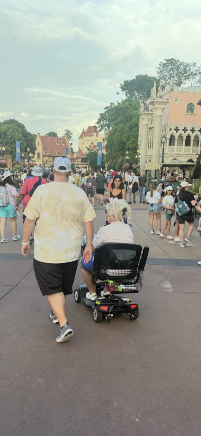 Customer photo review of Multiday Rental 4 Wheel 400 Pound Capacity Scooter