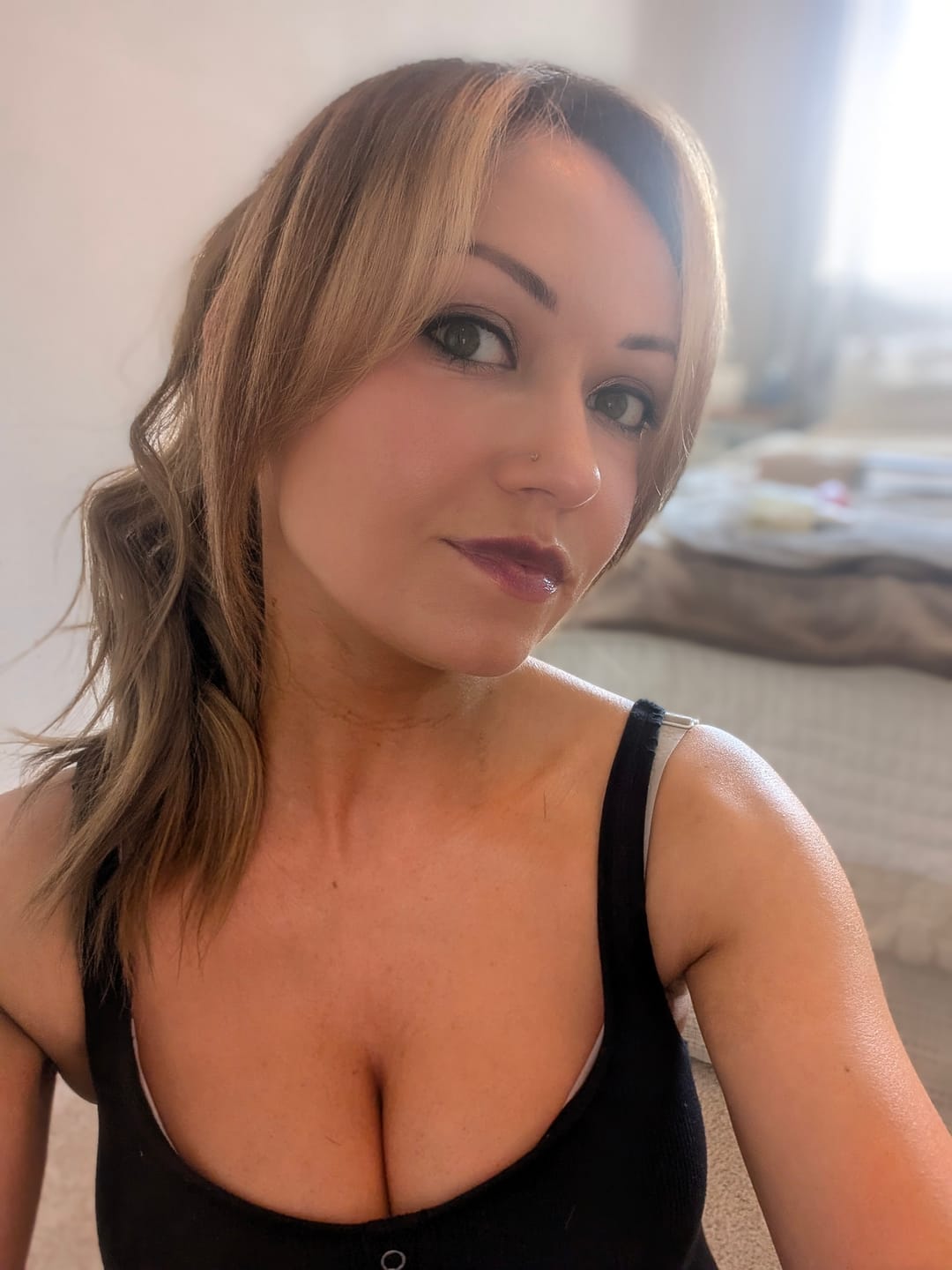 Customer photo review of Stranded Medium Wand Wave Clip-in Ponytail - Colour #10/12 Pansy