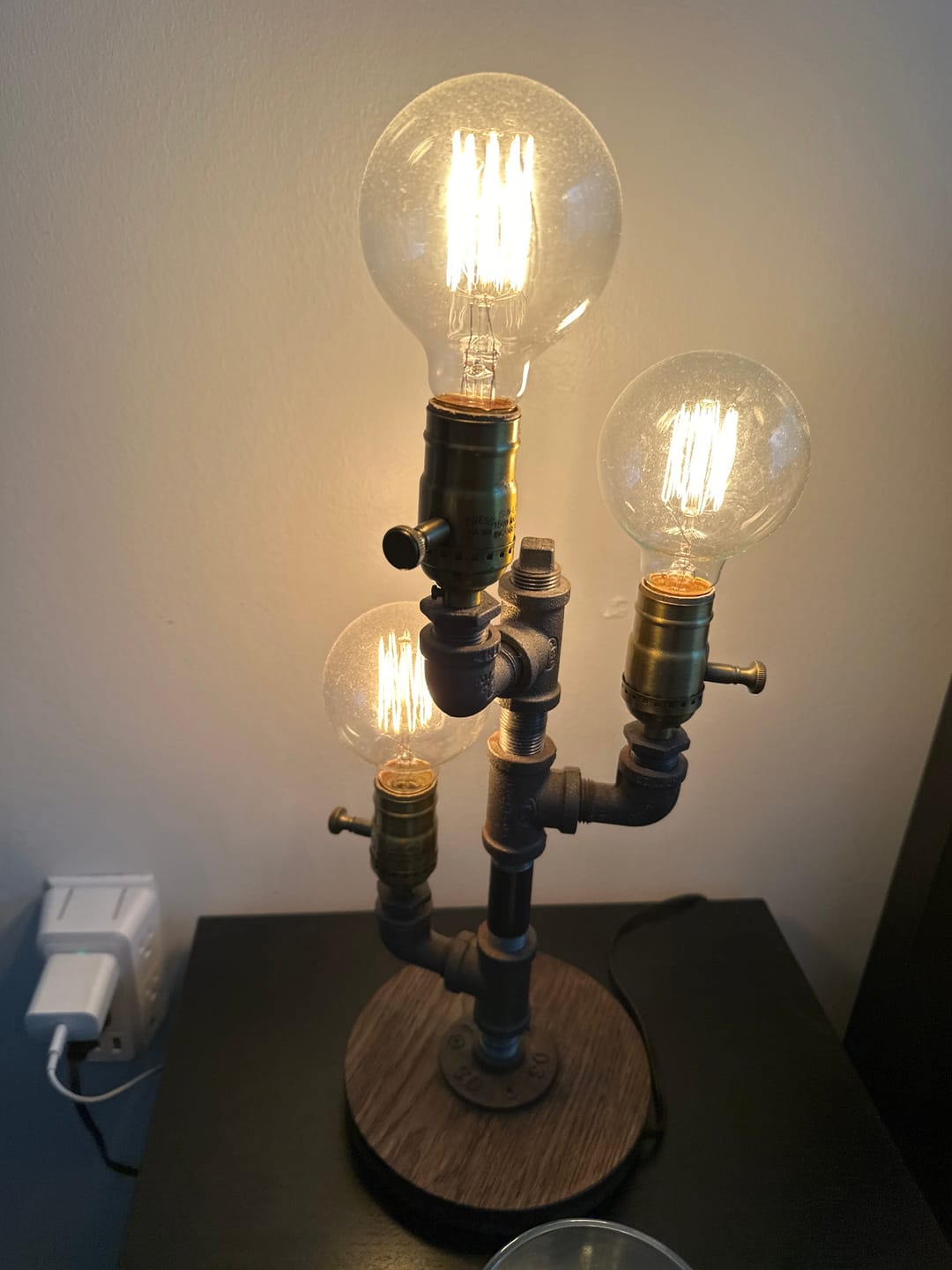 Customer photo review of Nostalgic Globe G25 Vintage Light Bulb 40 Watt