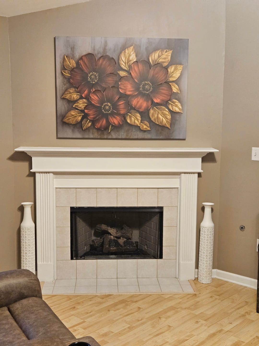 Customer photo review of Floral Bloom Wall Art – Elegant Red and White Flower Canvas with Gold Leaves