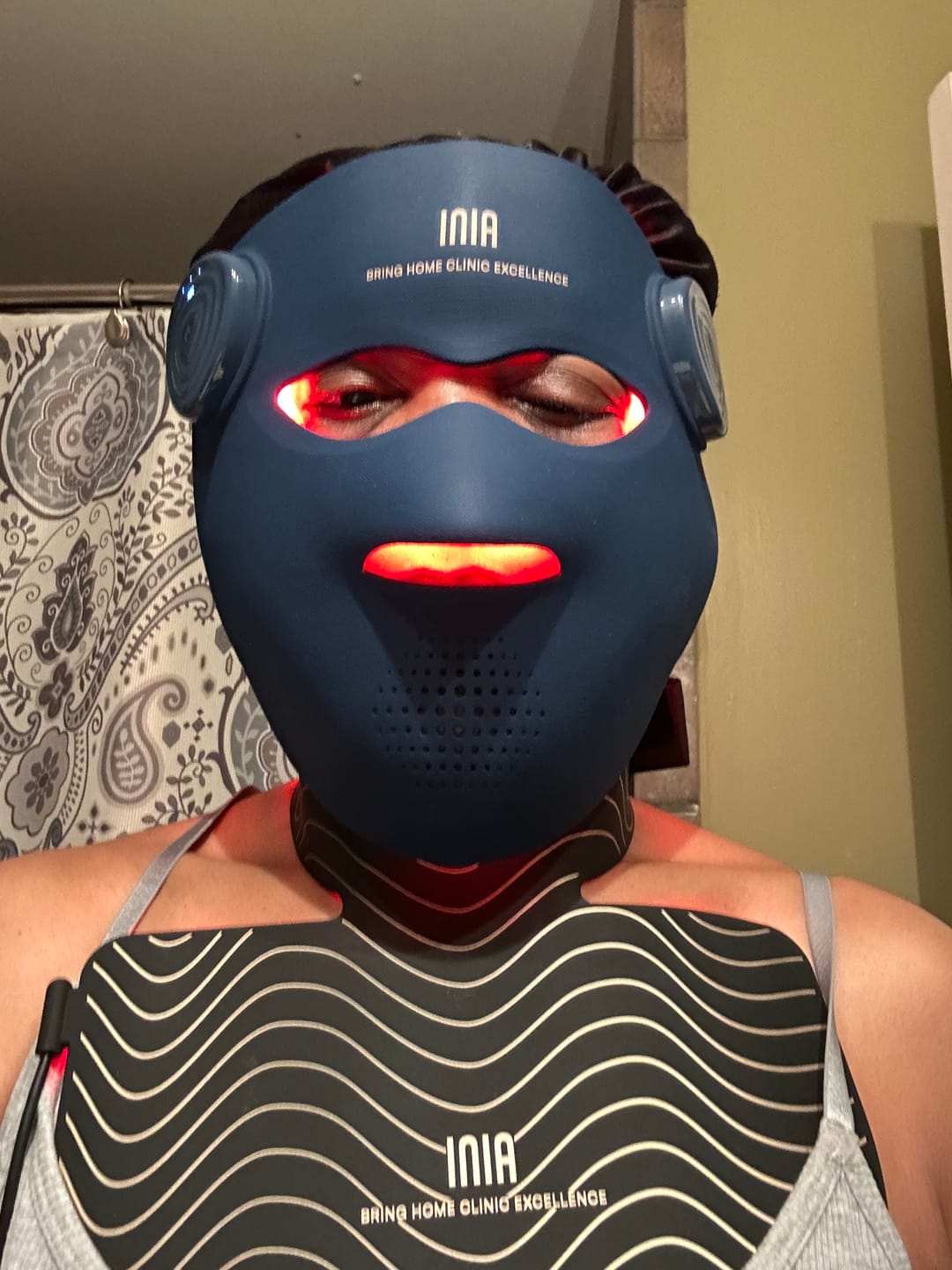 Customer photo review of INIA GLOW Neck & Chest Red Light Therapy