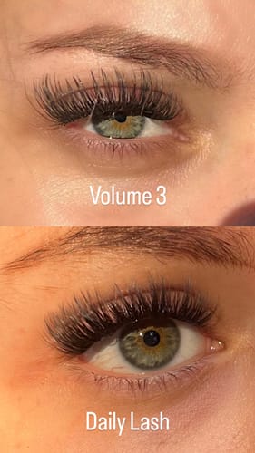 Rezensent zeigt eine Nahaufnahme, die die vollen Wimpernstyles 'Volume 3' und 'Daily Lash' vergleicht.