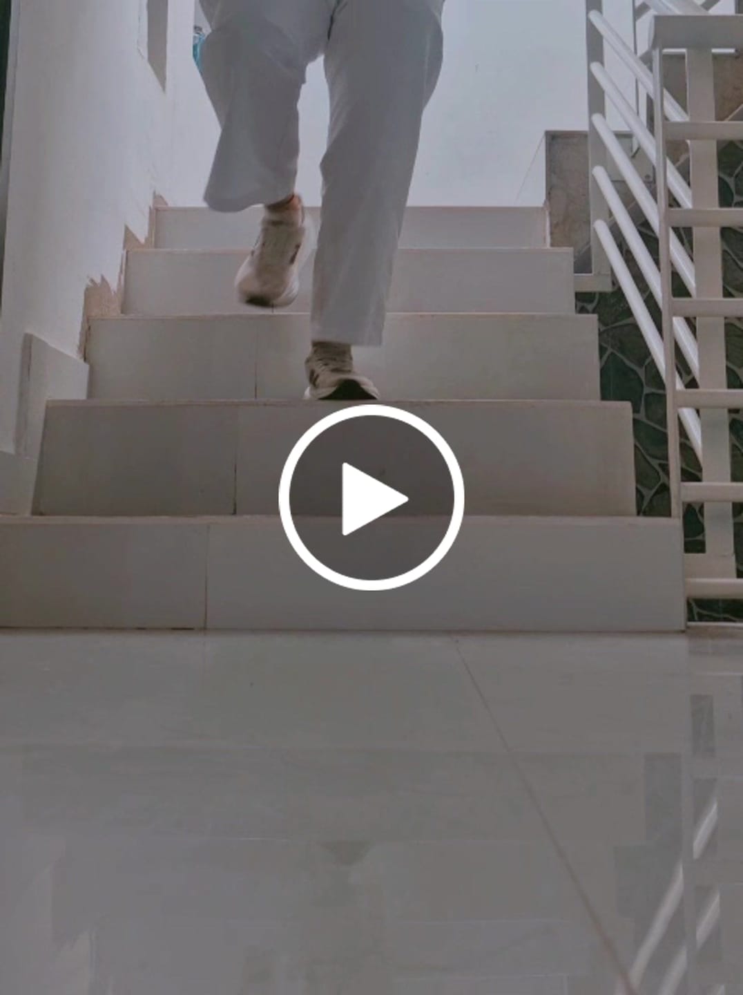 Customer video review of New Balance FuelCell Rebel v5 Mujer Black Linen Grey Matter