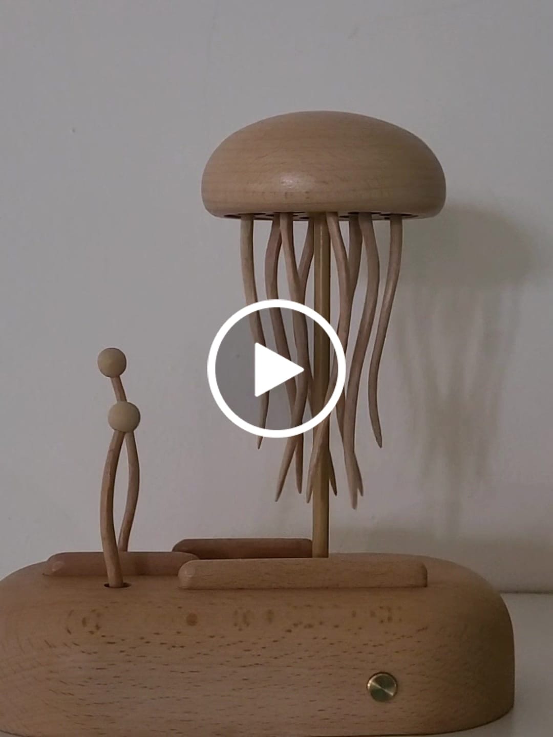 Customer video review of MarinerPoet™ Handcrafted Wooden Jellyfish Automaton(Big)