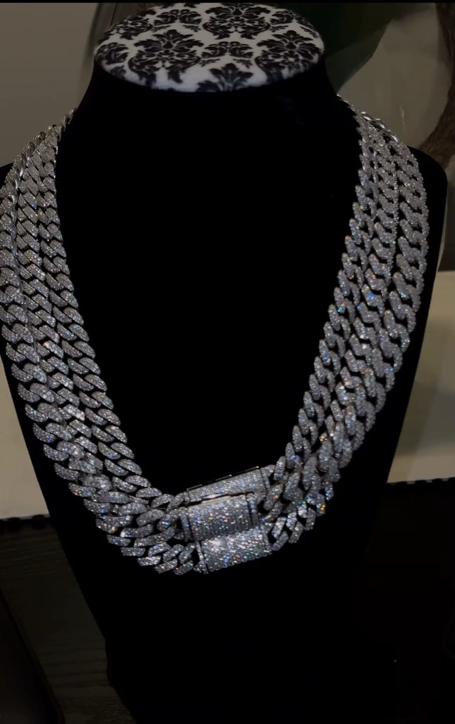 Customer photo review of 10MM 2 Rows VVS Moissanite Edge Cuban Link Chain