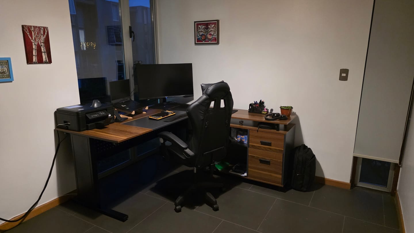 Customer photo review of Escritorio Ejecutivo En L 160 Cm Con Cajonera Premium