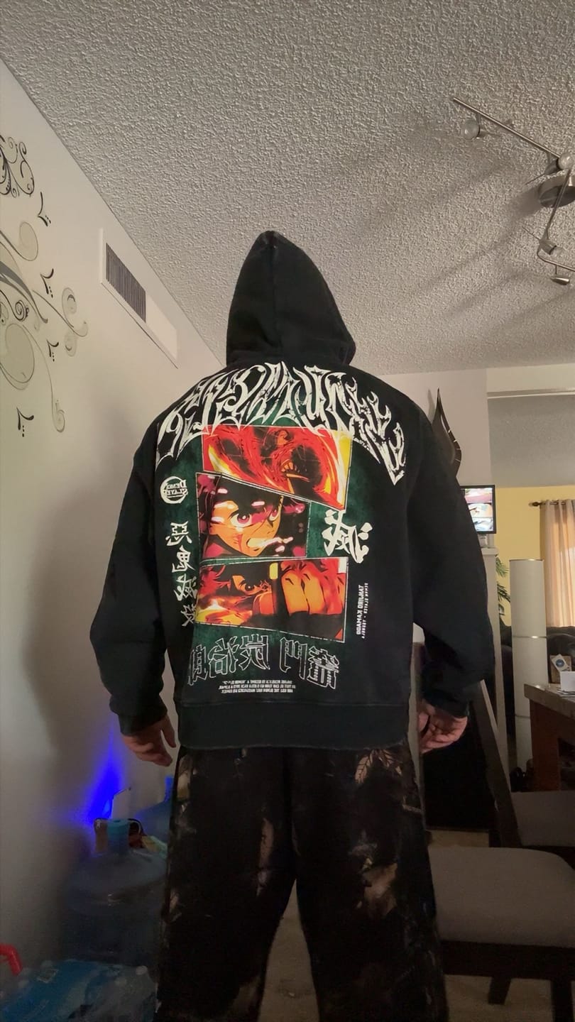 Customer photo review of 5068 - Demon Slayer: Kimetsu no Yaiba - Hoodies