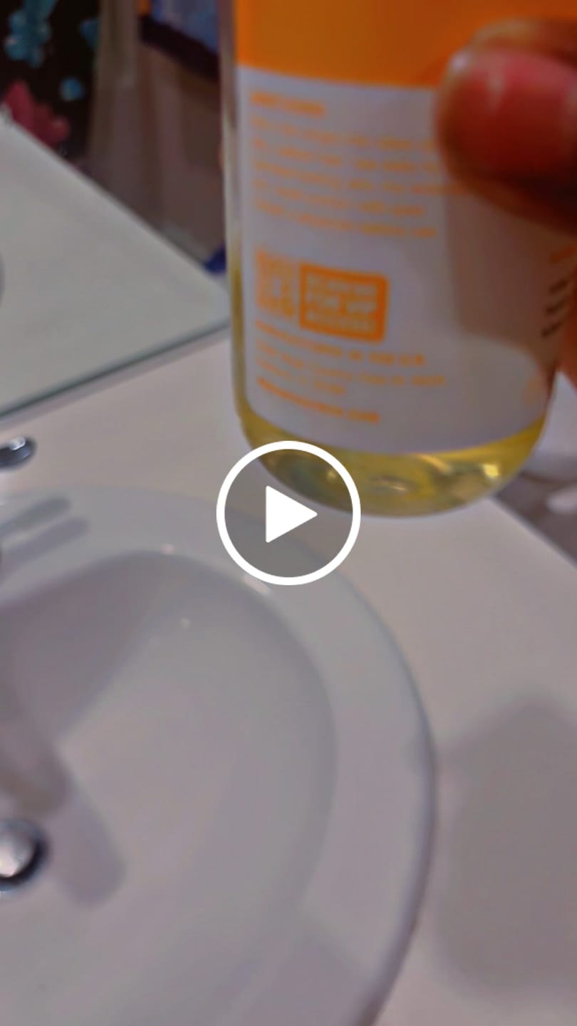 Customer video review of Body Splash - Skin Smoothing Body Oil  (Pineapple Creme)