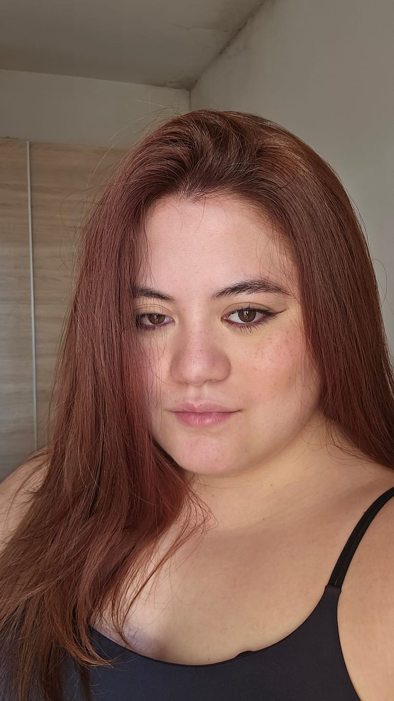 Customer photo review of Lapiseira para Olhos Bordô - Cherry - Vizzela