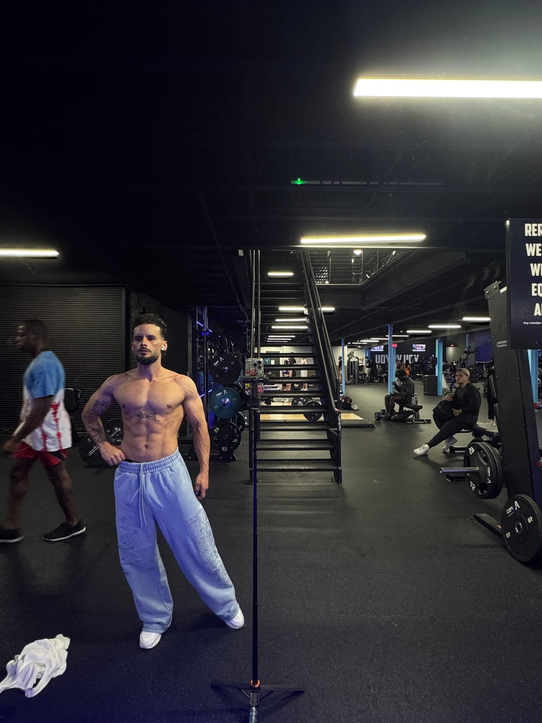 Customer photo review of 2061 - Threadmark Sweats