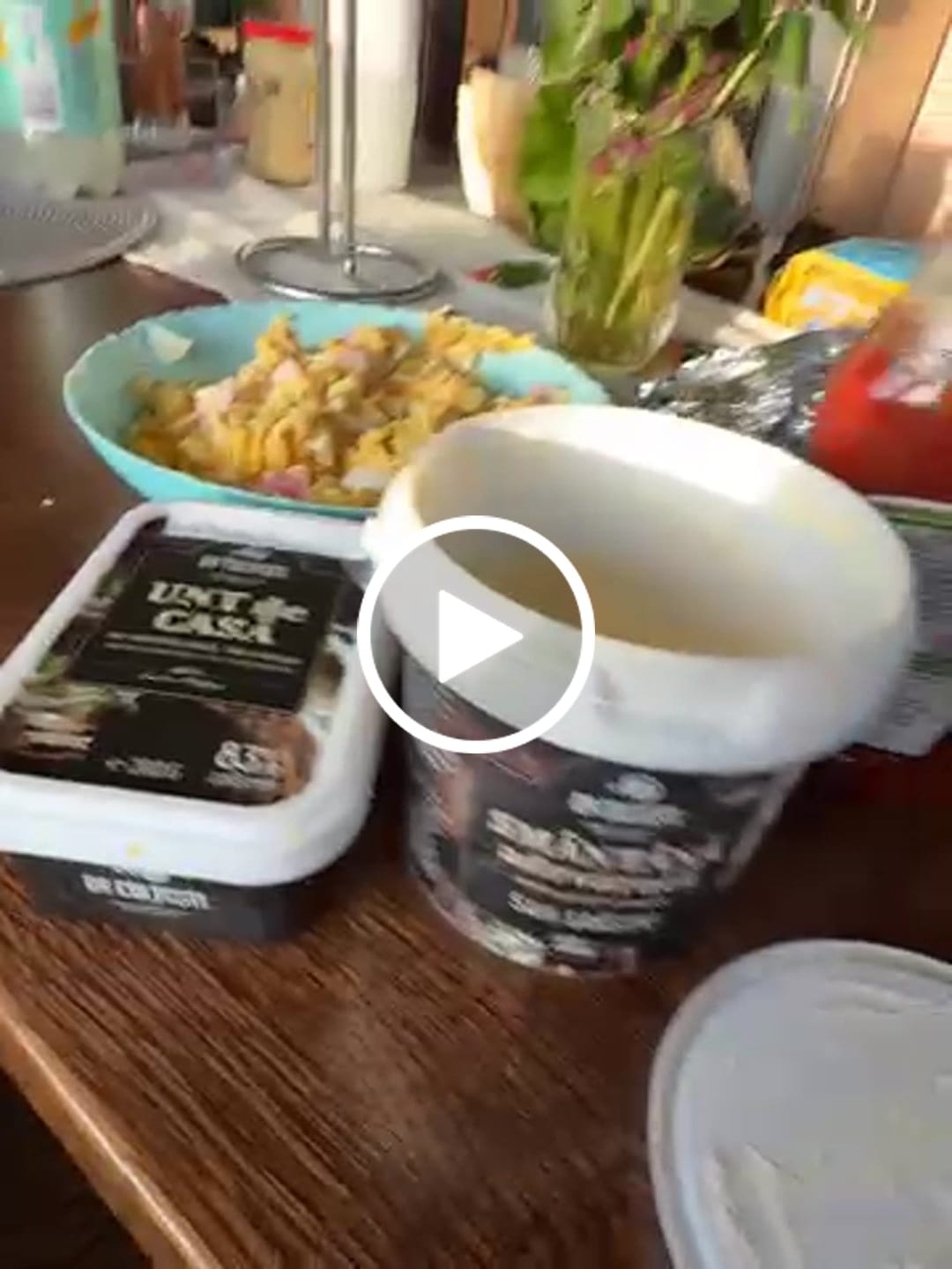 Customer video review of Brânză Topită cu Smântână 200g
