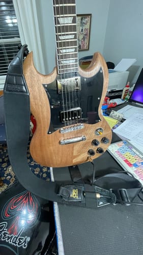 Customer photo review of SLIM Zero-Gravity Guitar & Bass Strap | 2.5" Weight Relief Pad