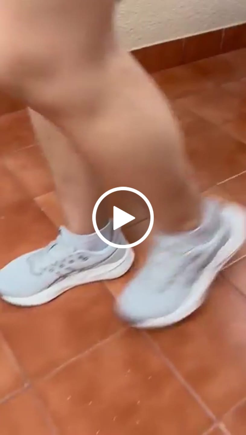Customer video review of Asics Versablast 4 Mujer Concrete White