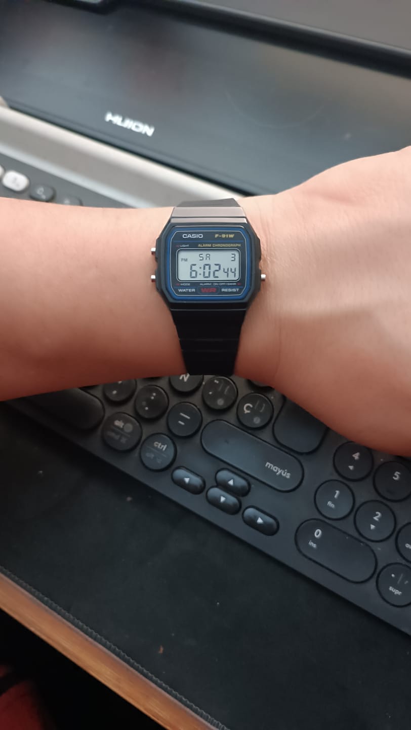 Customer photo review of Reloj Casio Vintage F-91W-1DG Clásico Líneas Azules