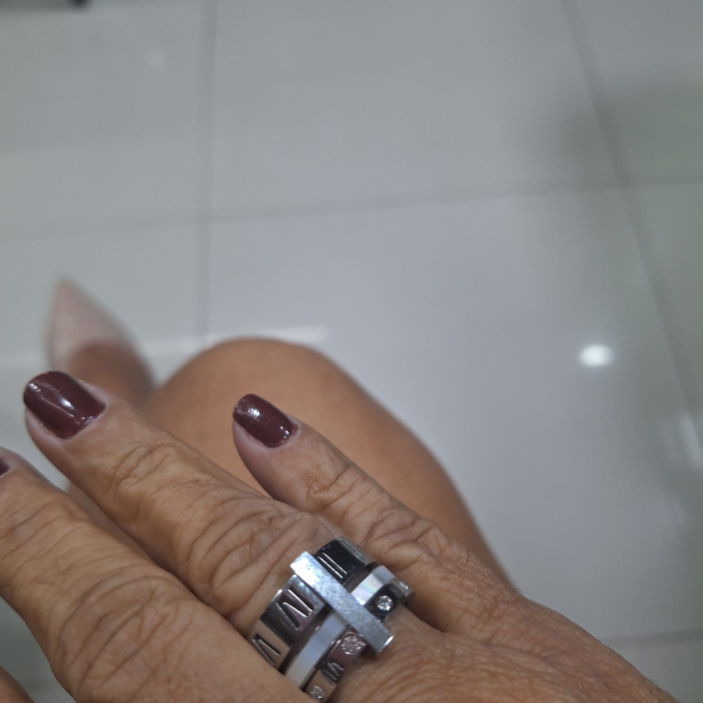 Customer photo review of Anel Aro Triplo Algarismo Romano Banhado em Ouro 18K