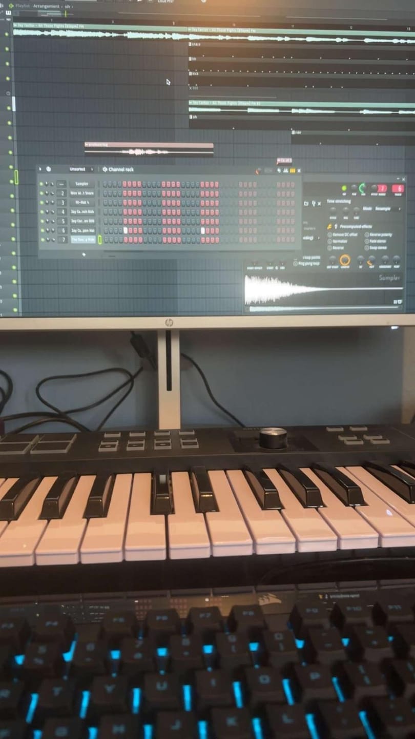 Customer photo review of Swing Theory Vol.1 - UKG x House - Samples & Presets