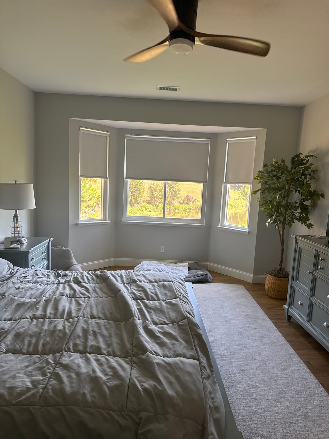 Customer photo review of Bringnox Motorized Roller Shades 100% Blackout Linen