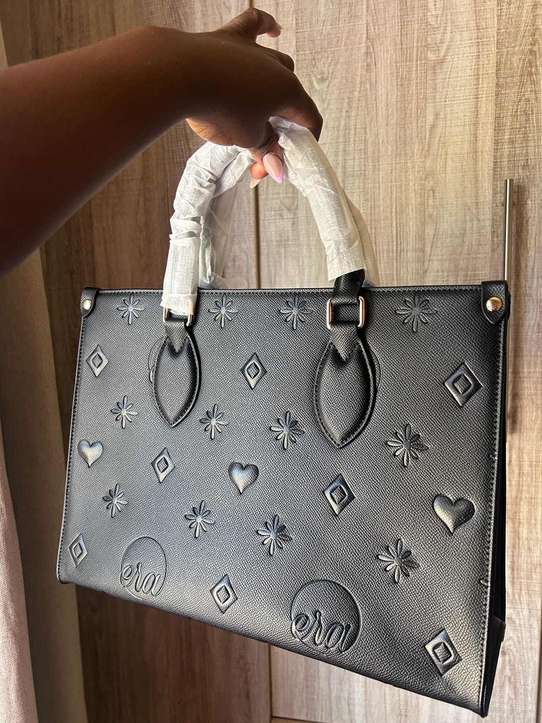 Customer photo review of The Carryall Icon Tote