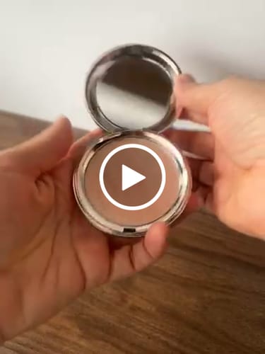 Customer video review of ILUMINADOR EFECTO HÚMEDO SUBLIME