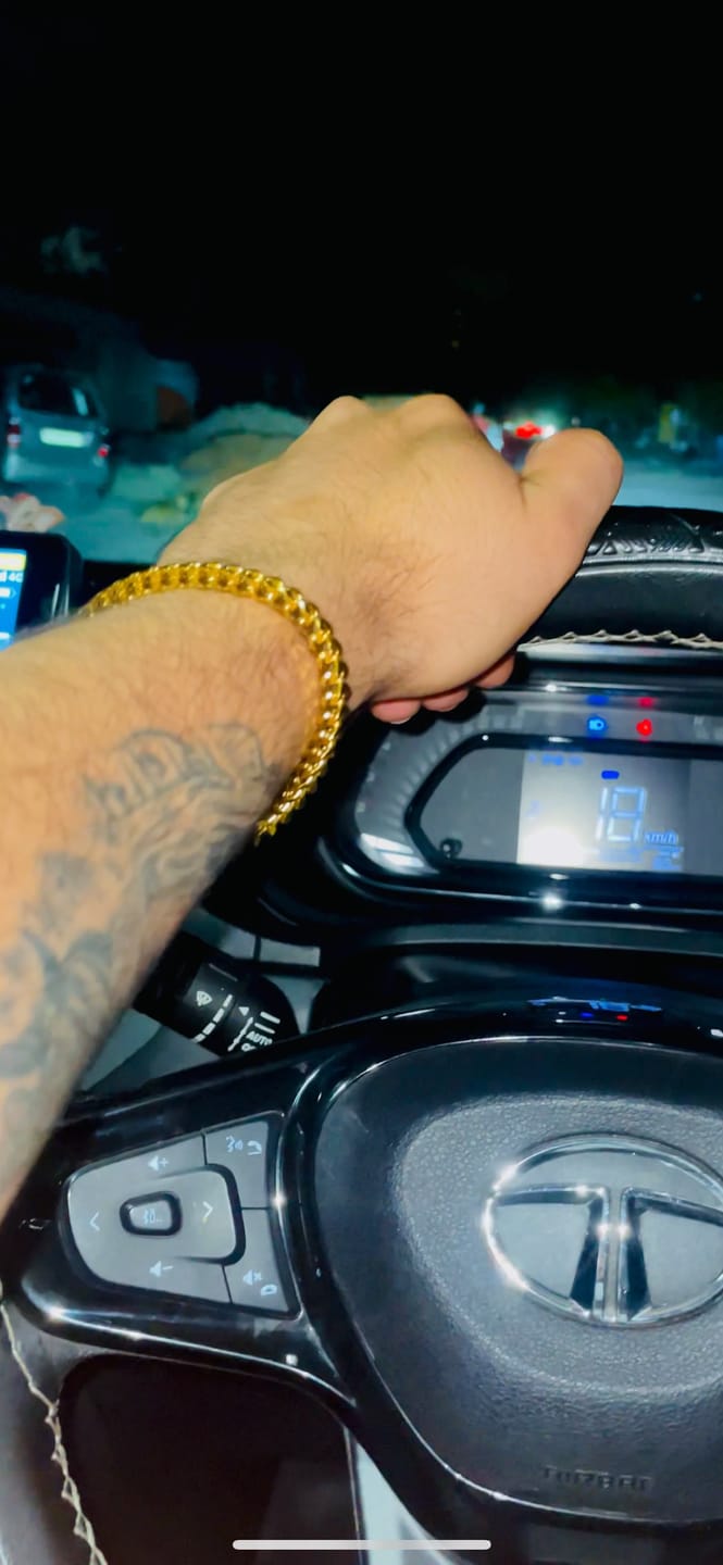Customer photo review of Classic Gold Chain Bracelet