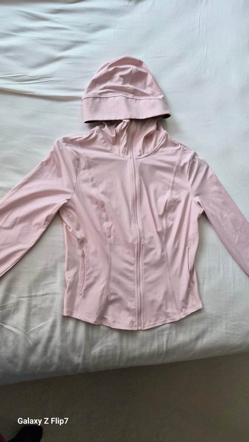 Customer photo review of Iceskinny - Women's Slim-Fit Short Sun Protection Jacket UPF50+